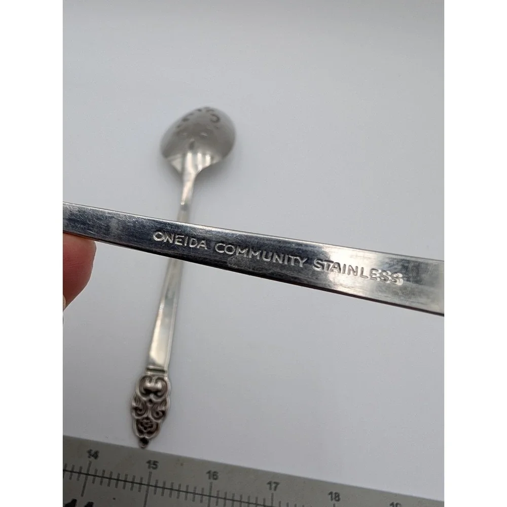 Oneida‎ Community Pierced Serving Spoon Vinland Lot of  2